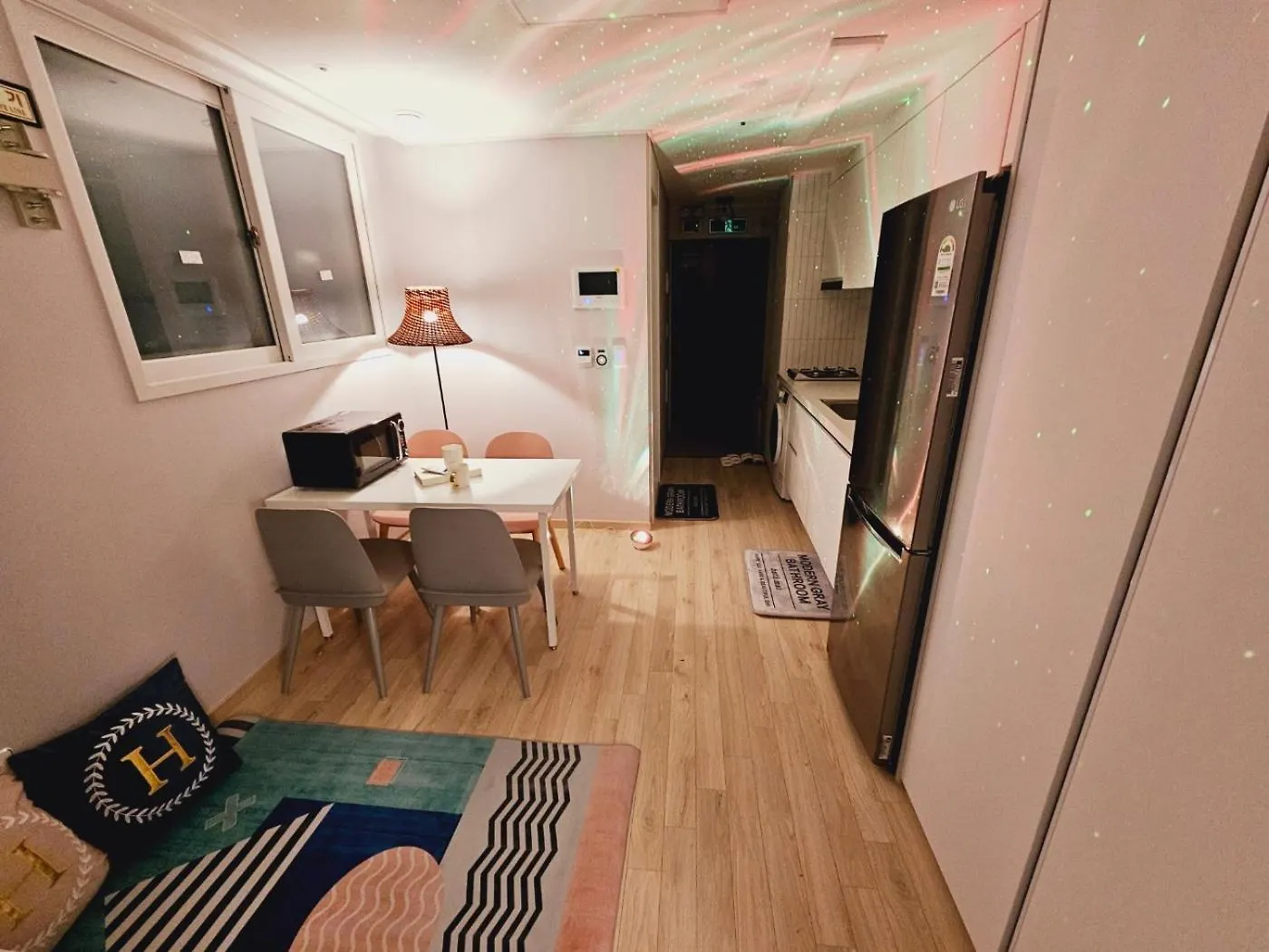 Kkachisan Station House Apartamento Seul