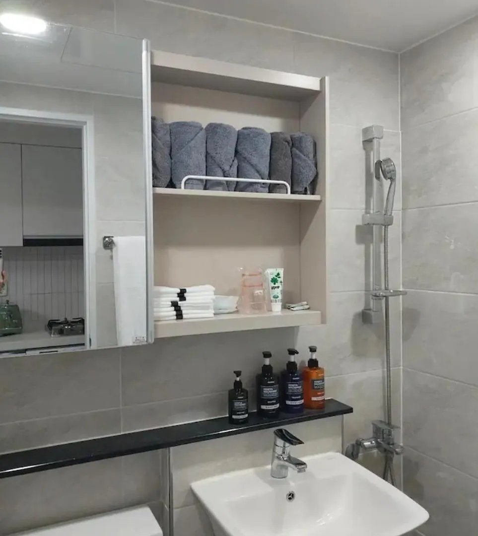 Kkachisan Station House Apartamento Seul