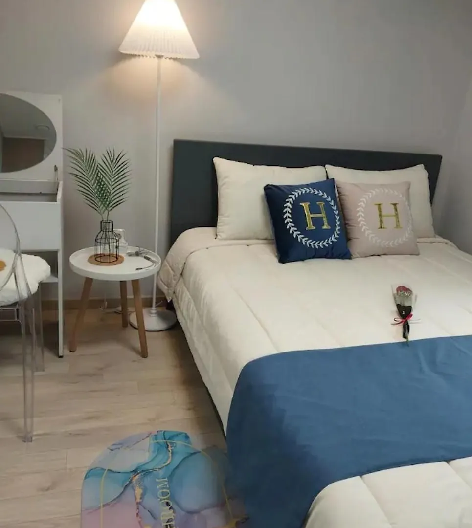 Kkachisan Station House Apartamento Seul